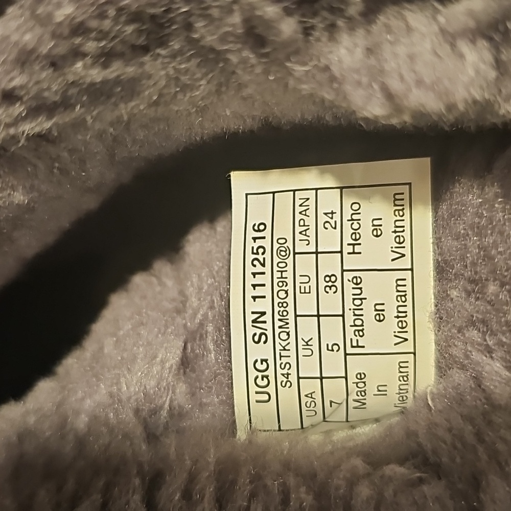UGG Plush Short Zodiac Boots in Gray...size 7..free Shpg - Picture 7 of 8